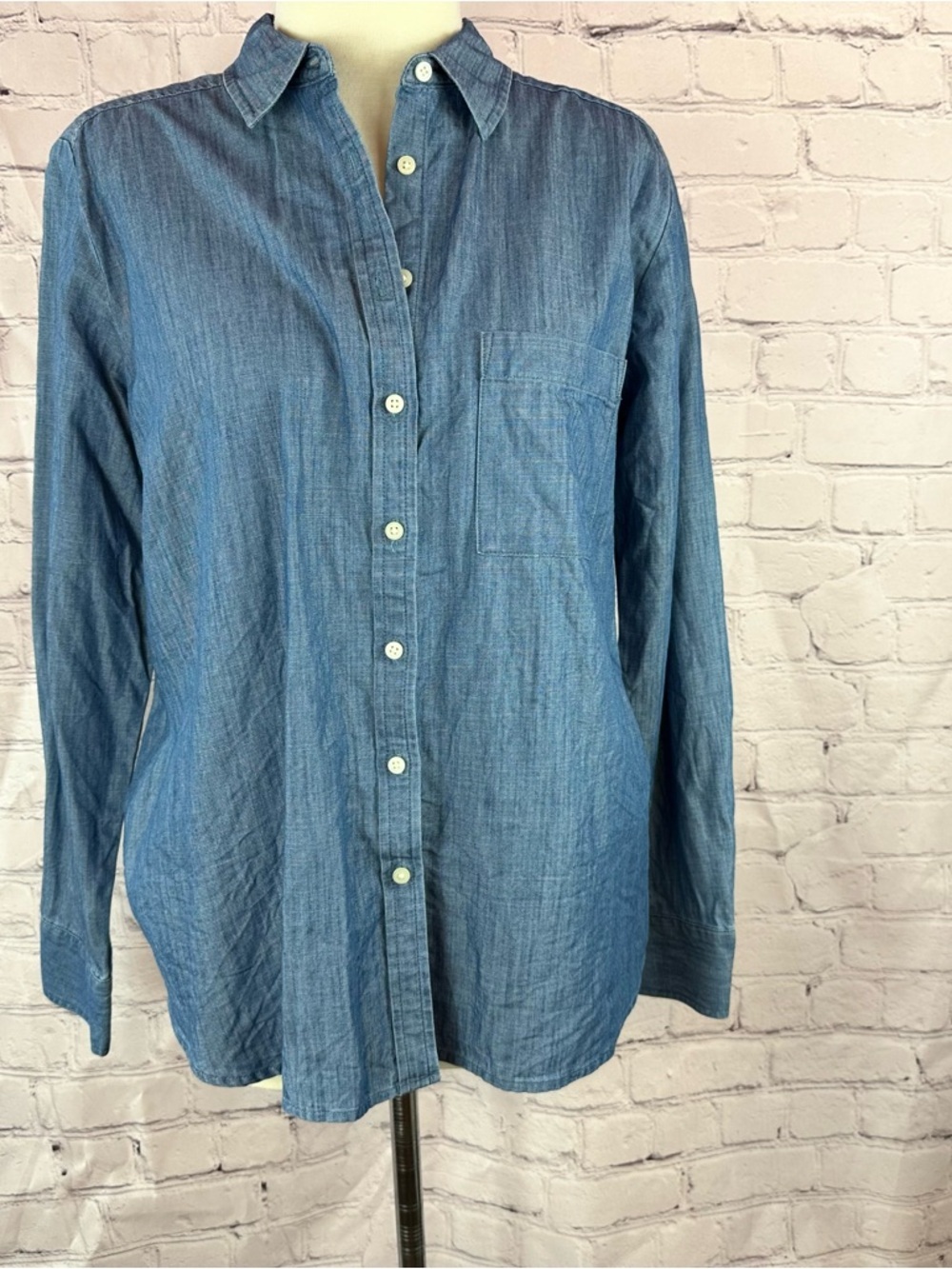 LOFT Blue Denim-Style Button-Down Shirt women M minimalist layer preppy beach